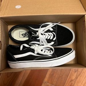 Vans Old Skool - Black/White Size 7M/8.5W